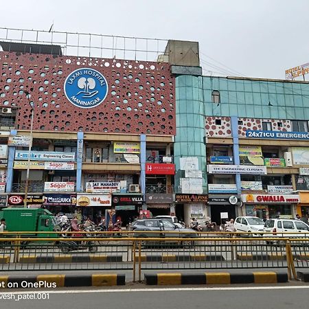 Hotel Alpine Ahmedabad Esterno foto