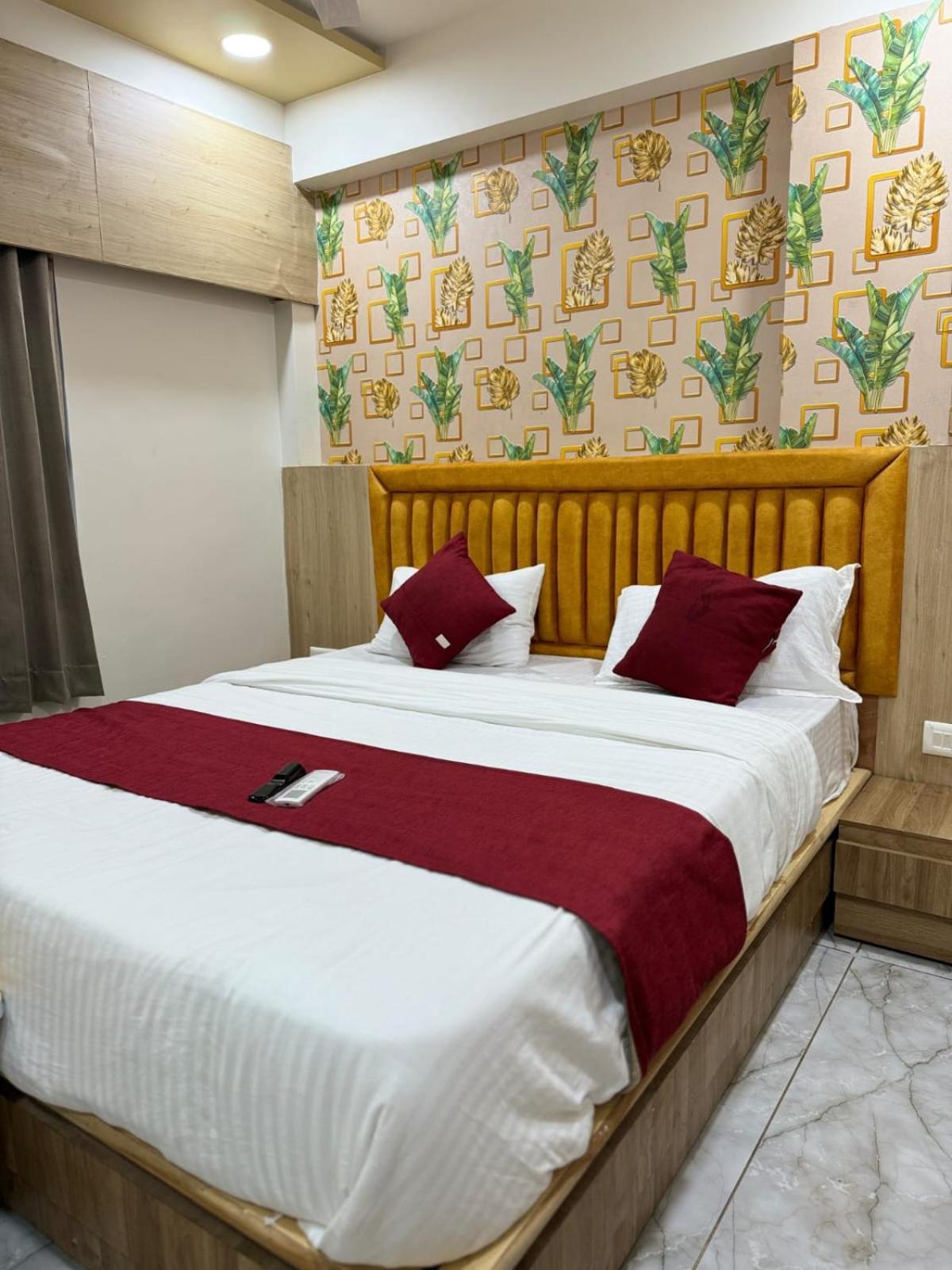 Hotel Alpine Ahmedabad Esterno foto