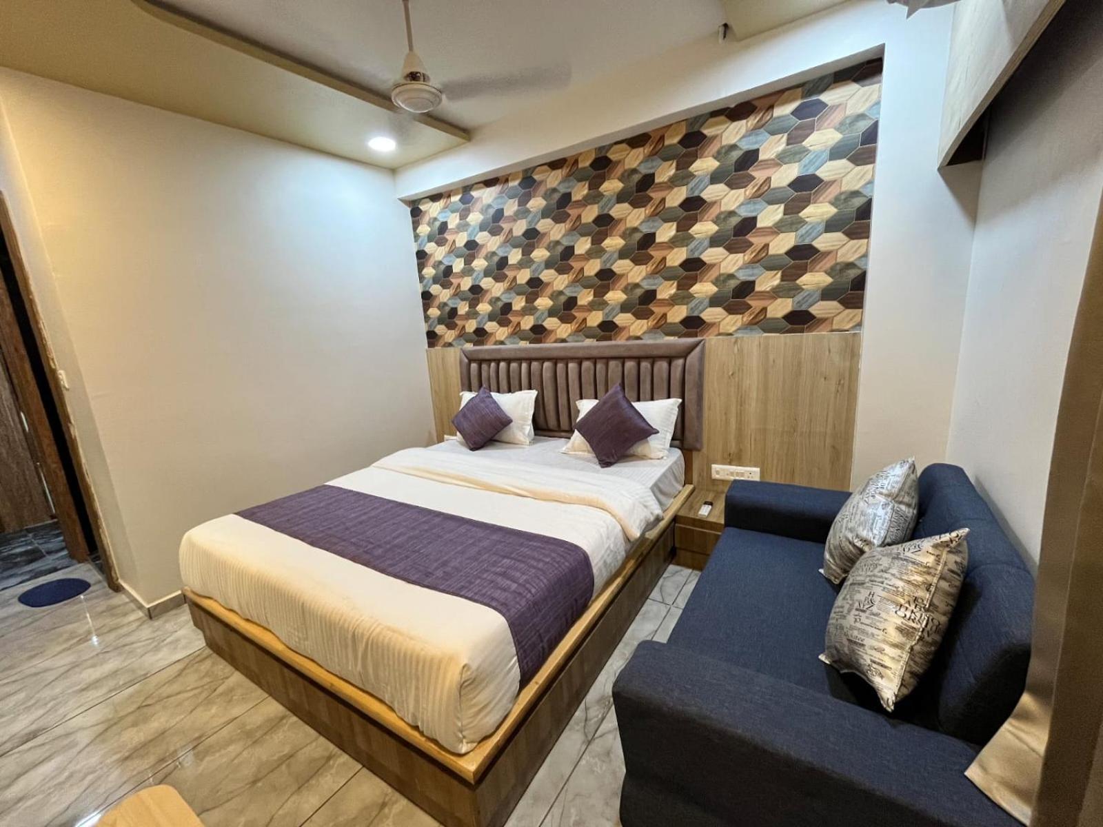 Hotel Alpine Ahmedabad Esterno foto