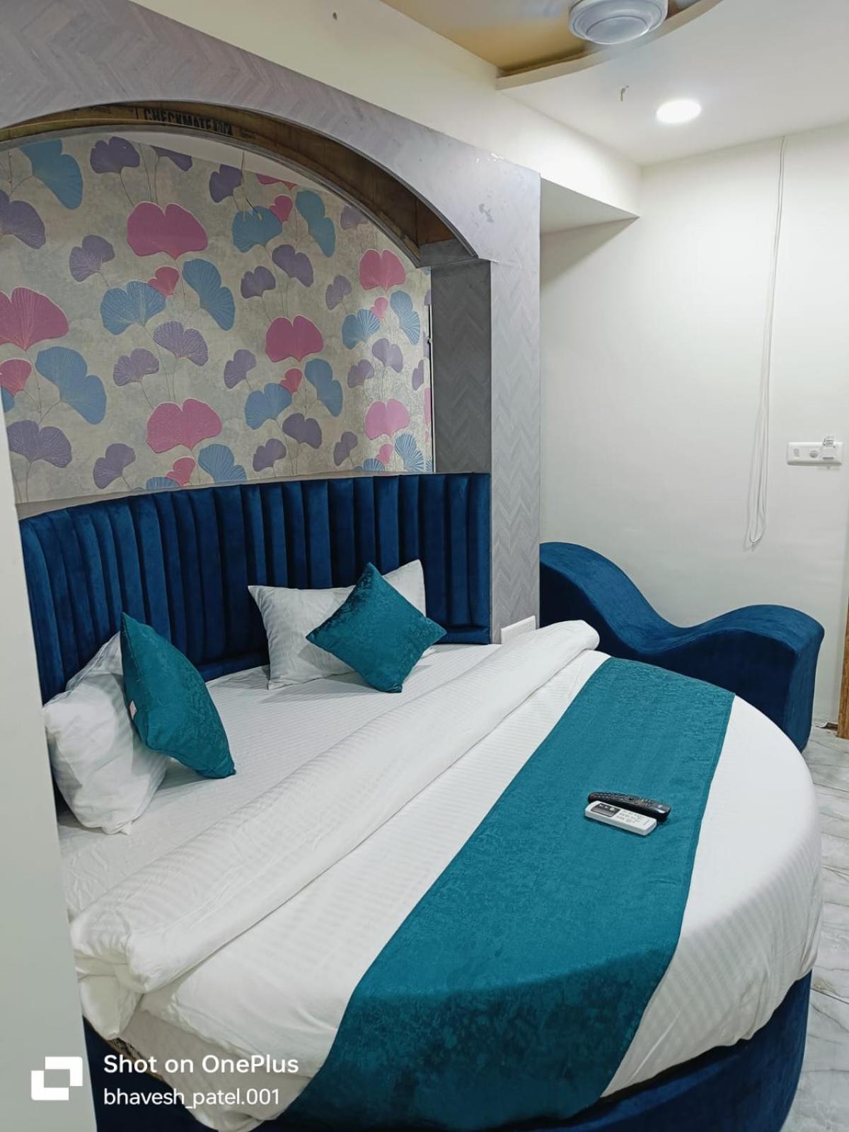 Hotel Alpine Ahmedabad Esterno foto