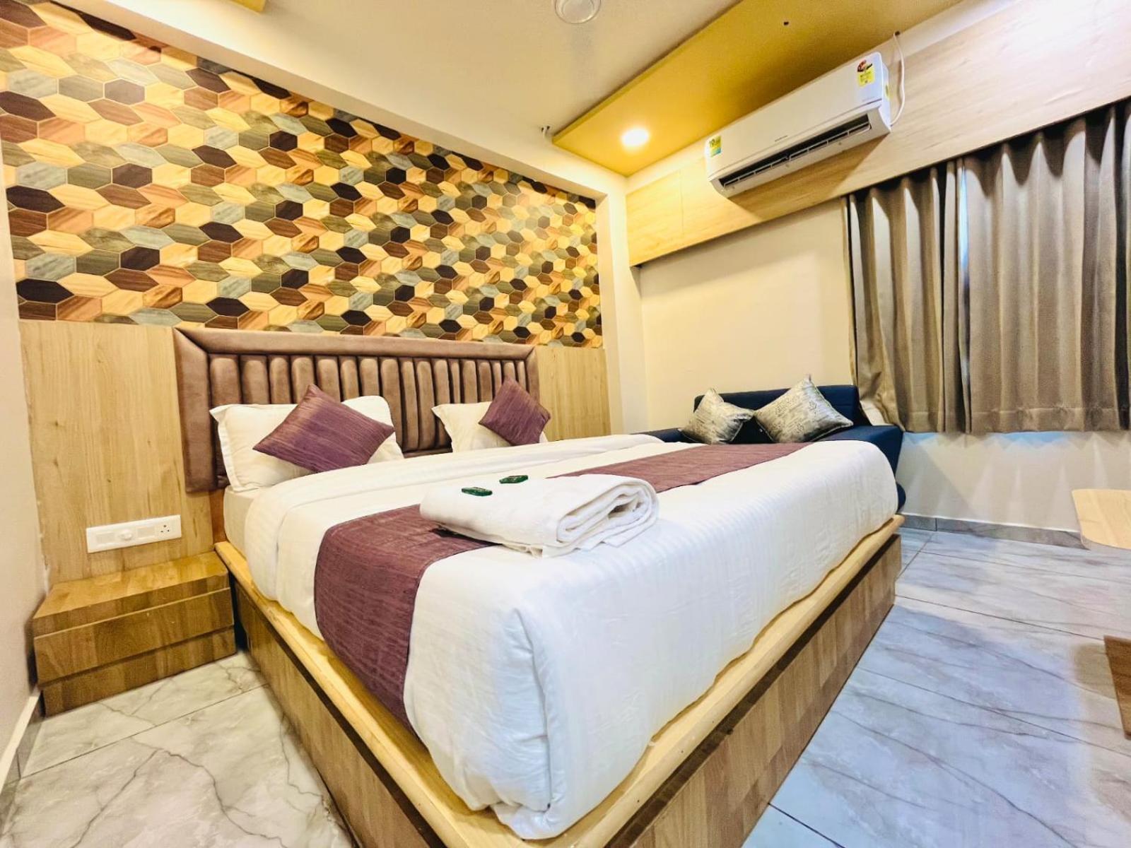 Hotel Alpine Ahmedabad Esterno foto