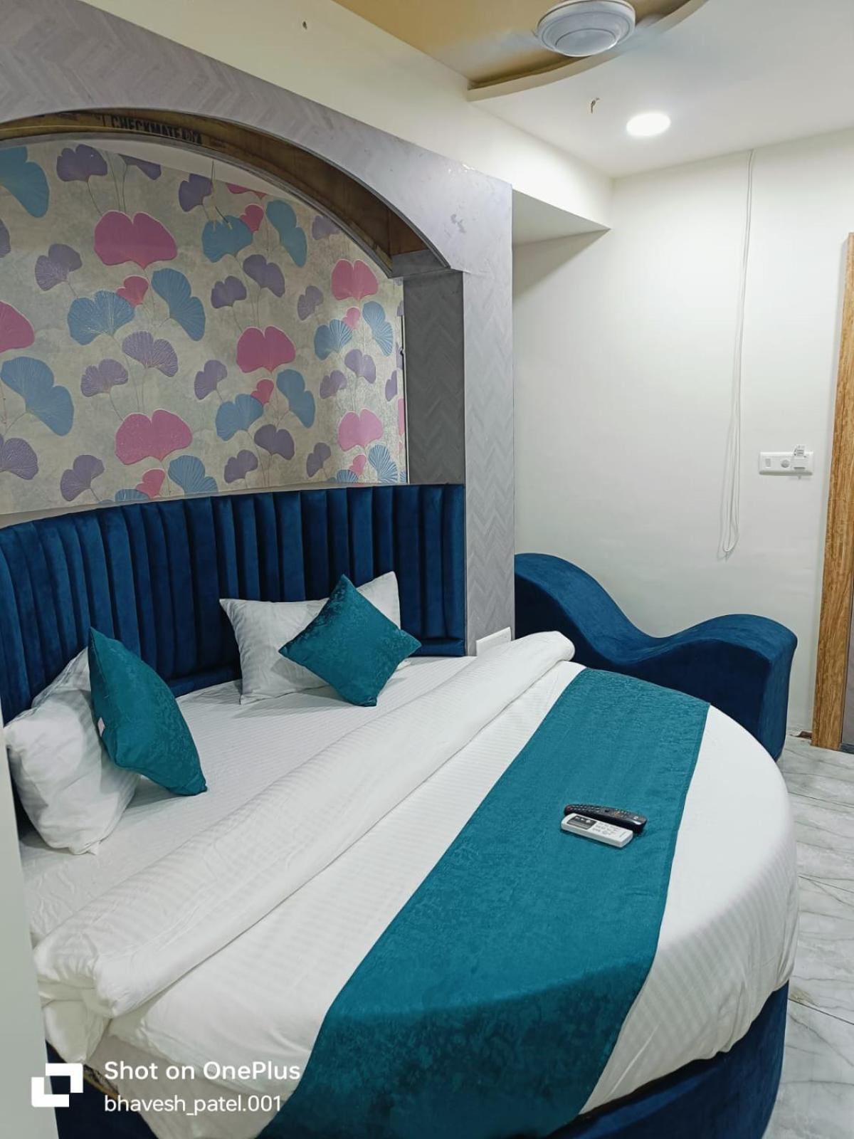 Hotel Alpine Ahmedabad Esterno foto
