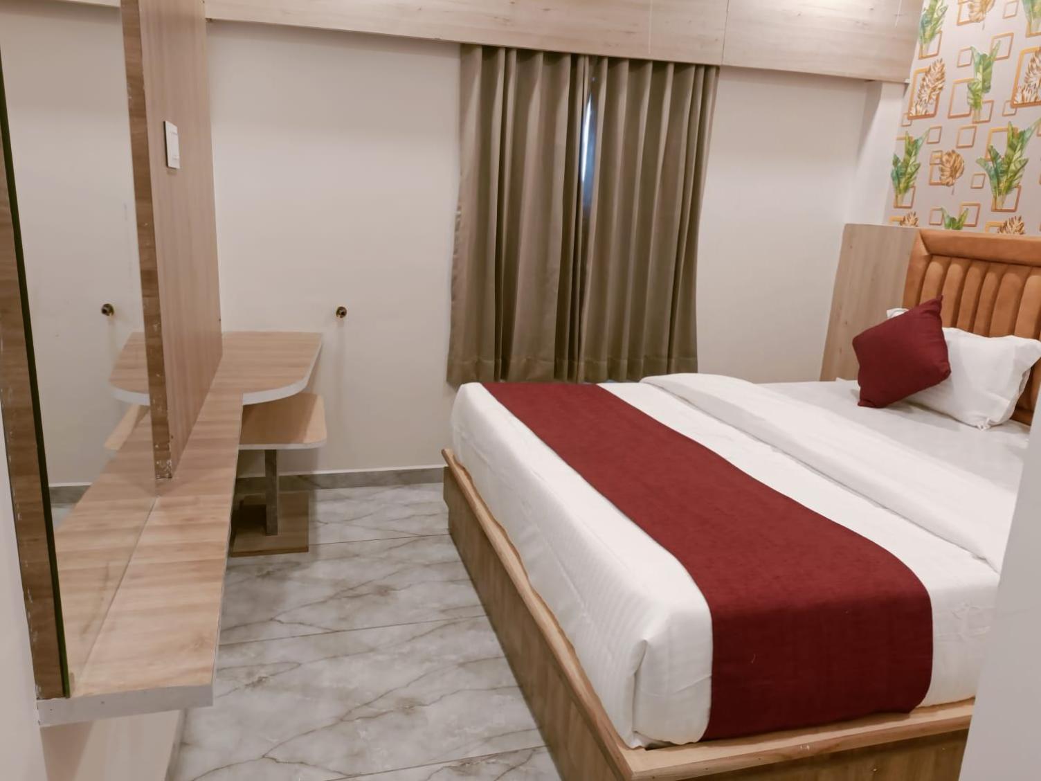 Hotel Alpine Ahmedabad Esterno foto