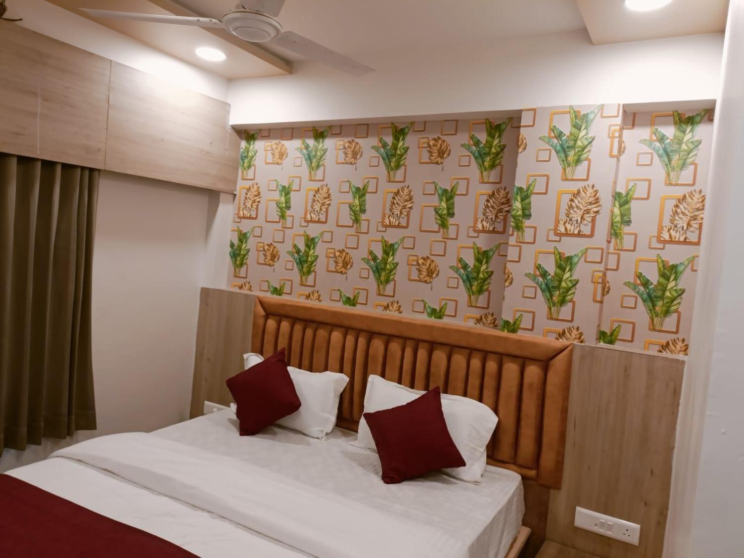 Hotel Alpine Ahmedabad Esterno foto
