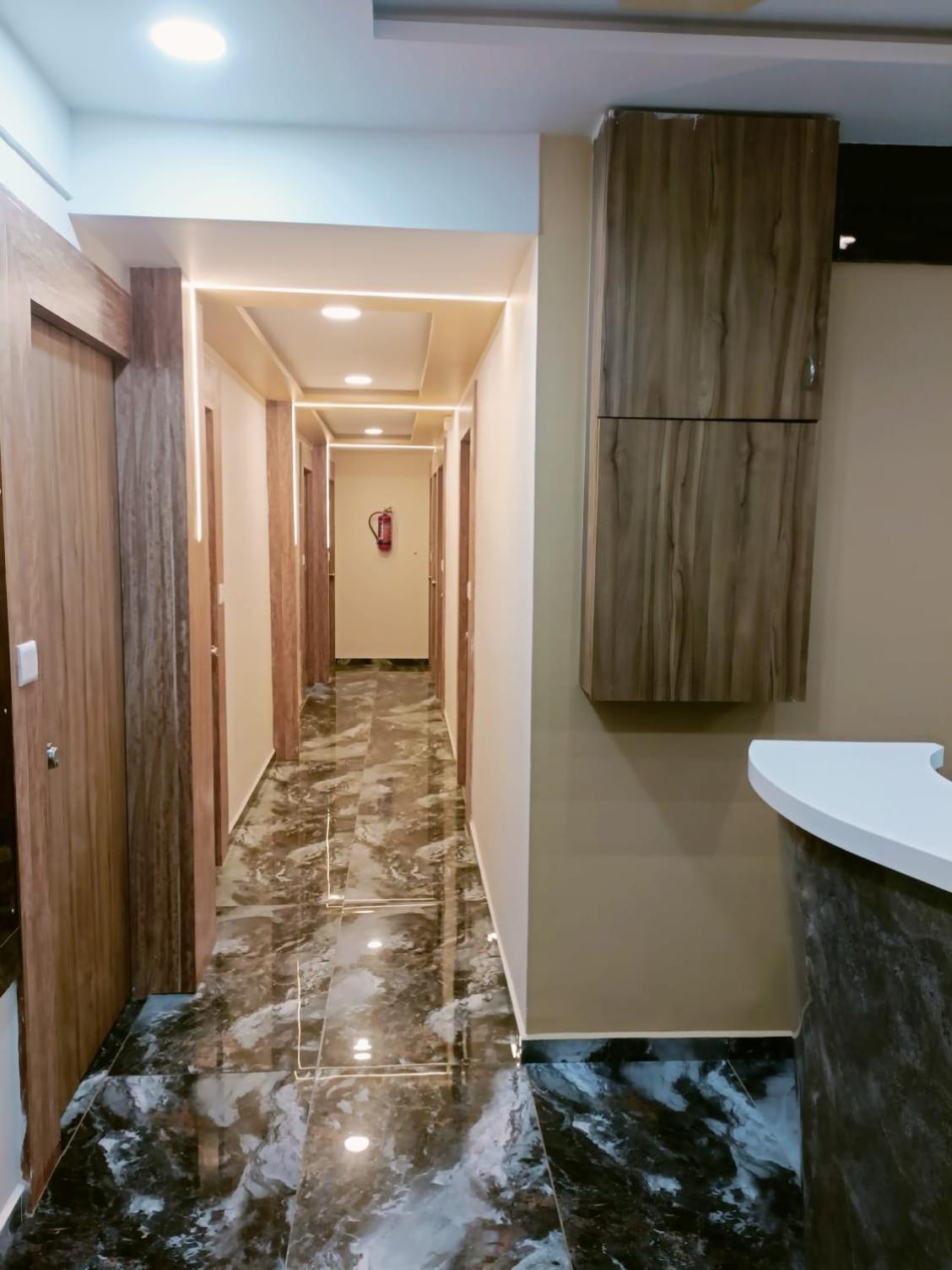 Hotel Alpine Ahmedabad Esterno foto
